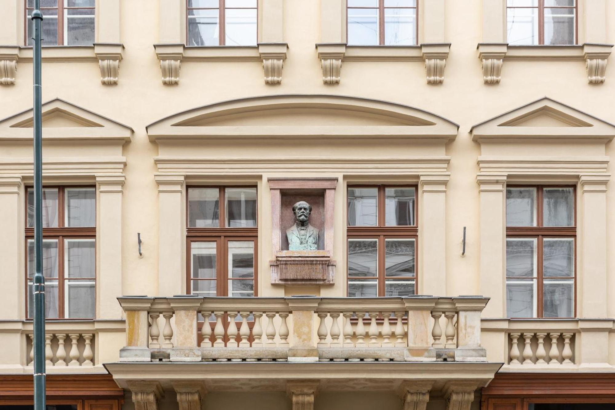 Turnkey I Antonin Dvorak Apartments Прага Екстериор снимка
