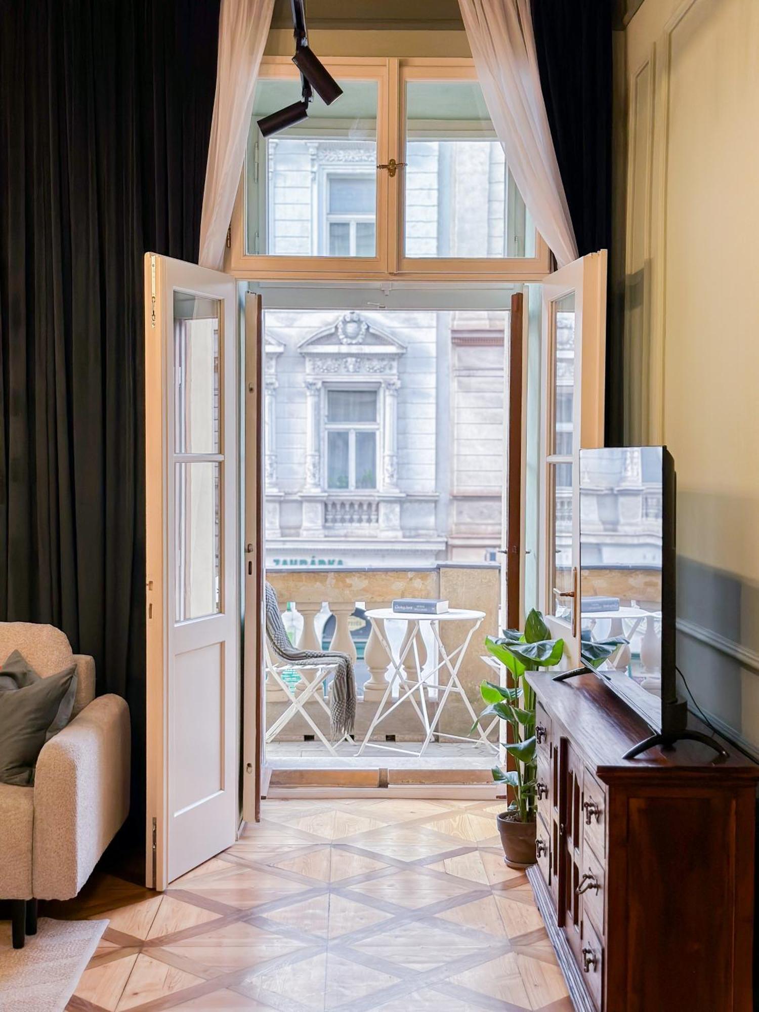 Turnkey I Antonin Dvorak Apartments Прага Екстериор снимка